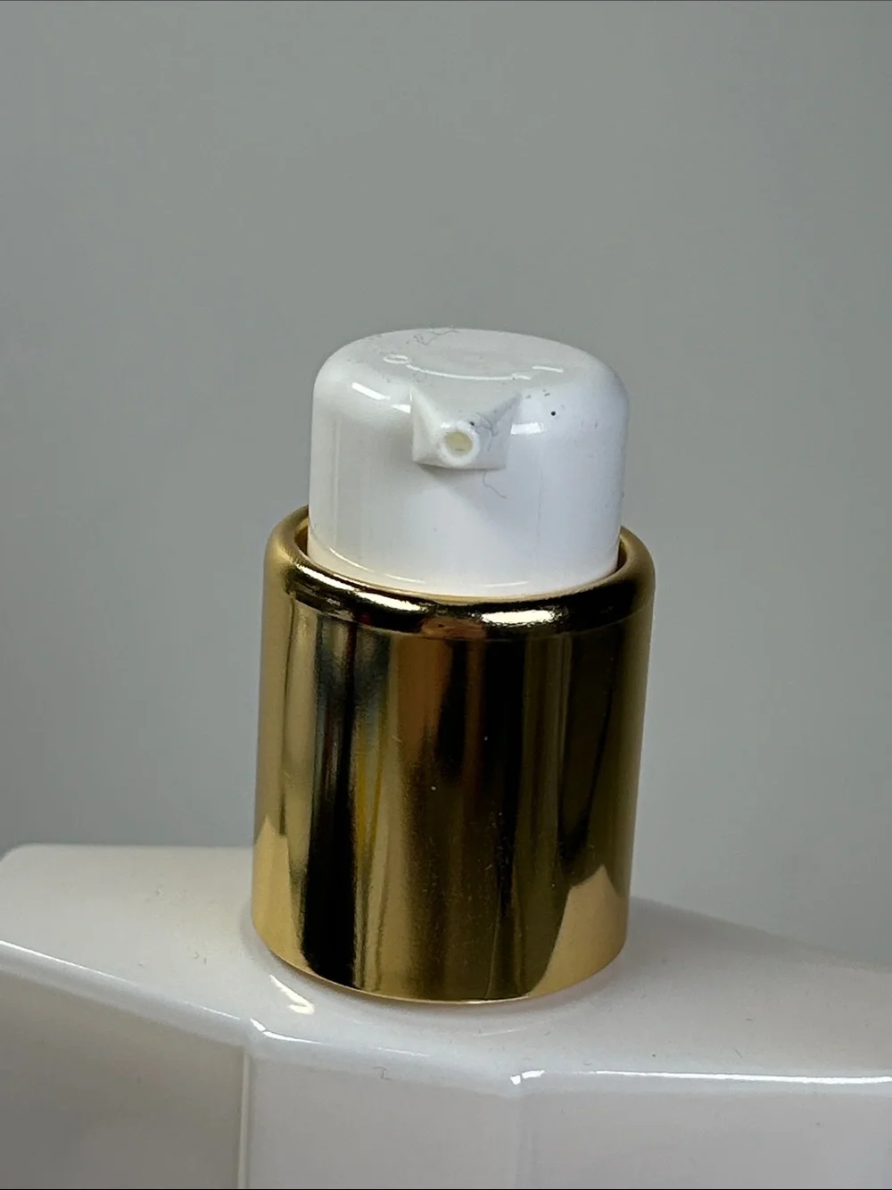 Estée Lauder Youth-Dew Body Satinée 3.12 fl oz - Picture 3 of 4